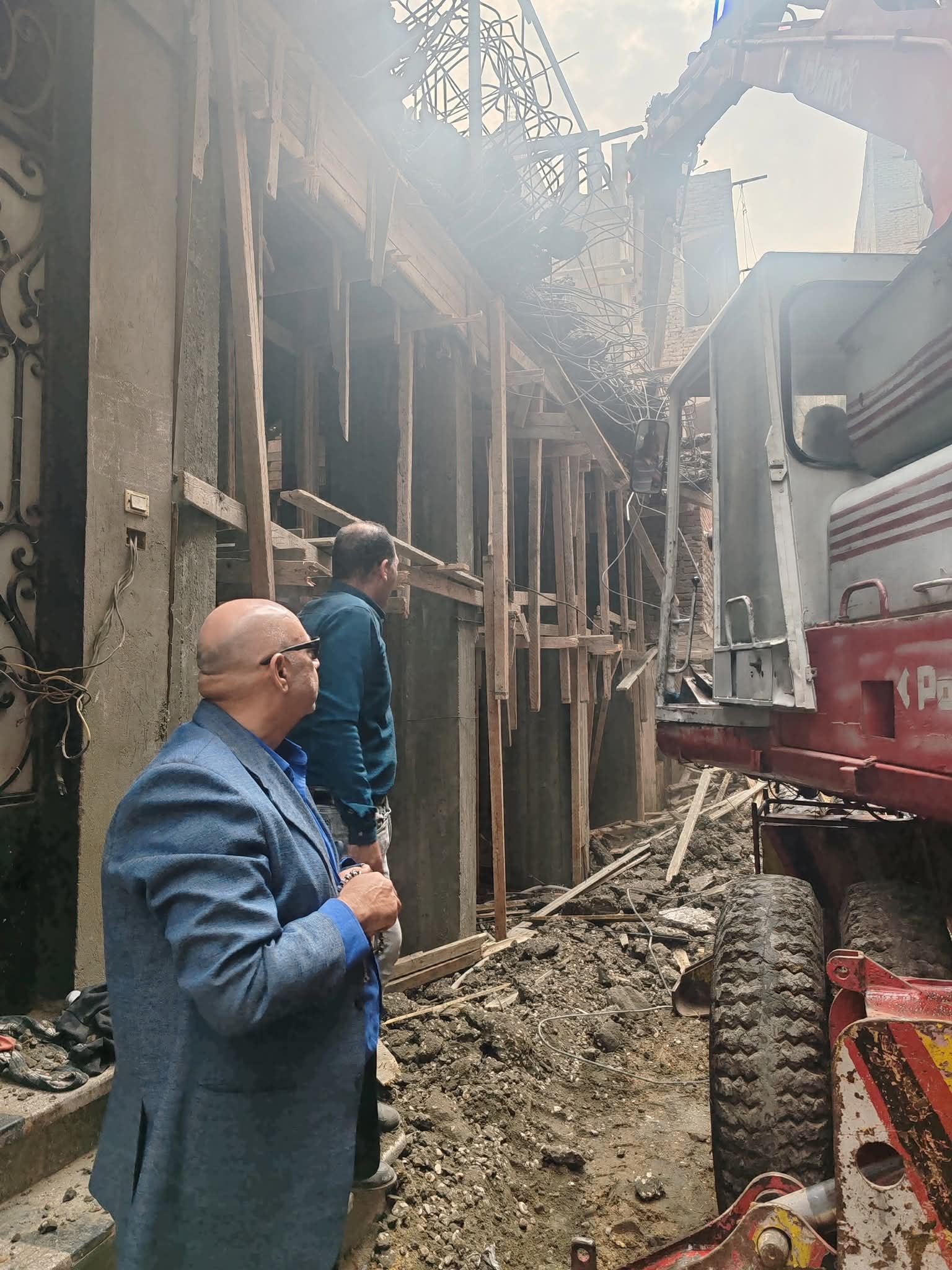 رئيس حي شرق شبرا الخيمة يقود حملة إزالة فورية لحالتين ويشدد على تطبيق القانون